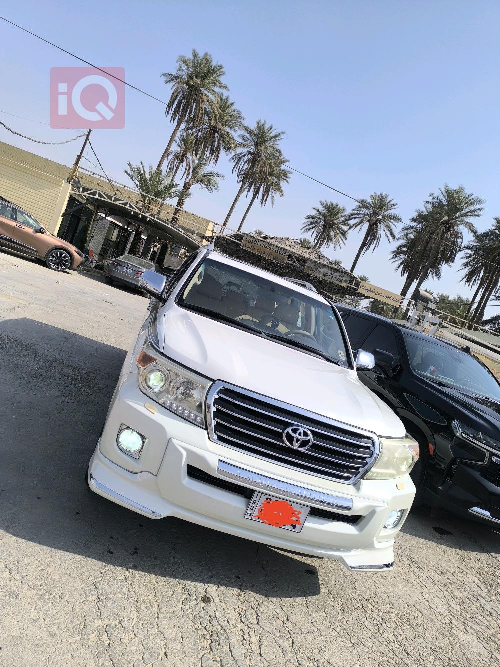 تۆیۆتا لاند کروزەر